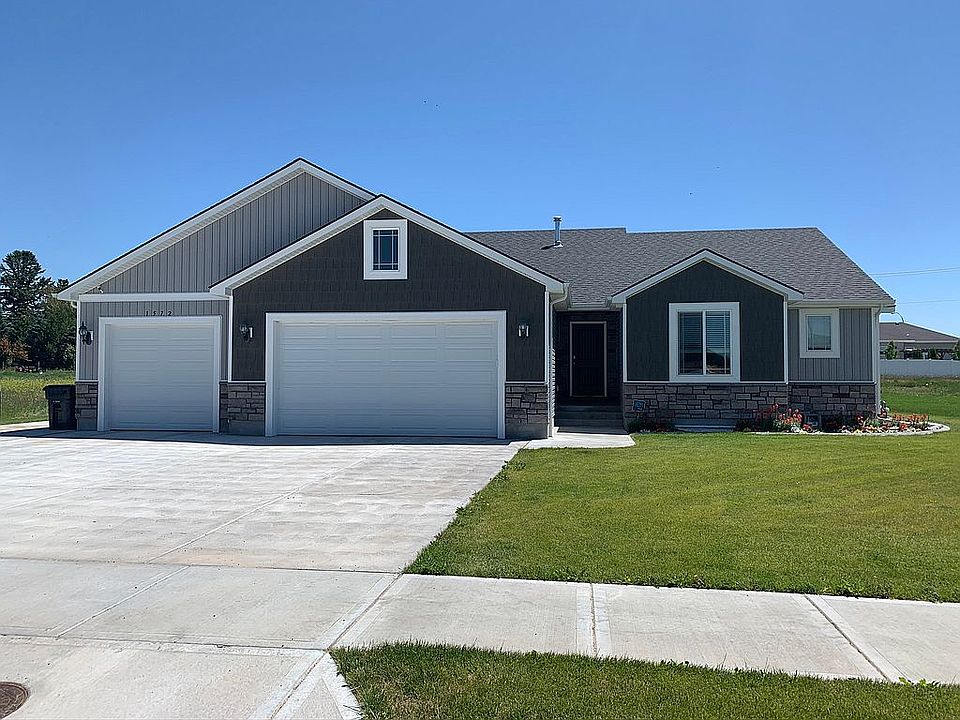 1st image of 1572 Helix Blvd