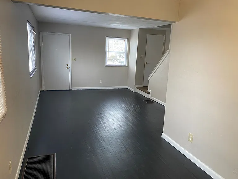 4046-4048 Halsey Pl — Photo 5