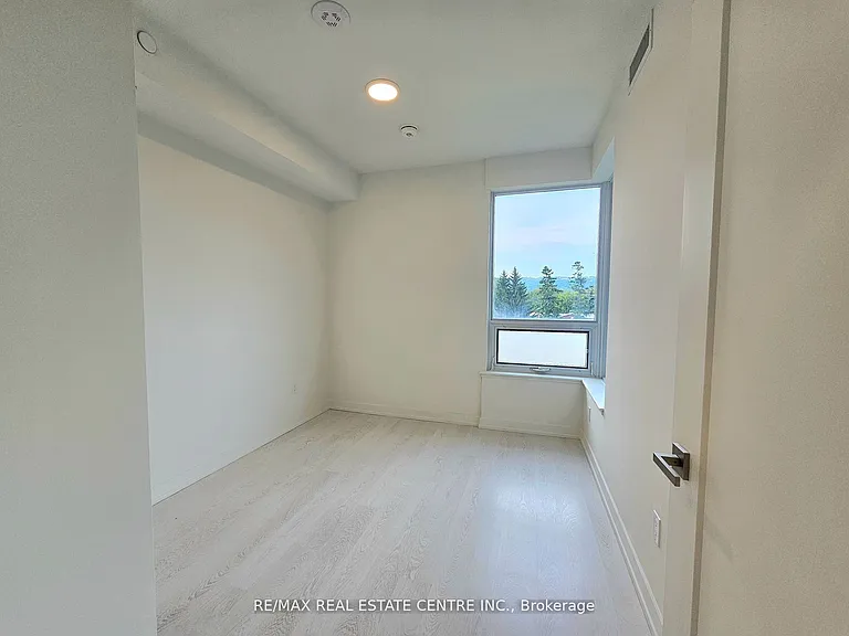 415 Main St W #401 — Photo 10