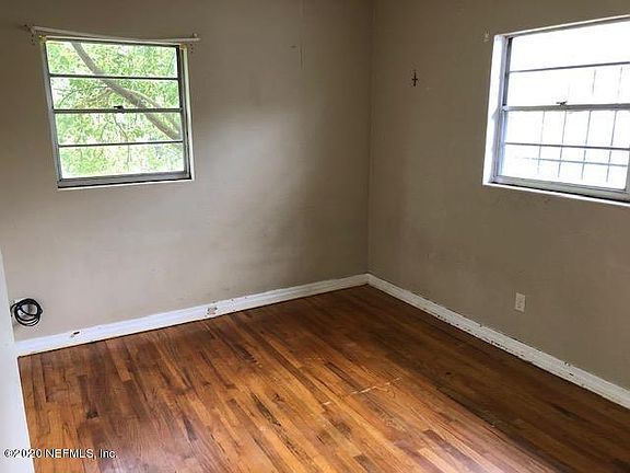 4th image of 2454 Ormsby Cir W