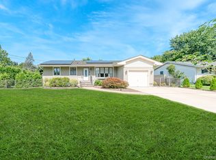 26 Weldon Ln, Port Jefferson Station, NY 11776