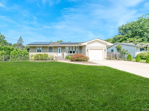 26 Weldon Lane, Port Jefferson Station, NY 11776