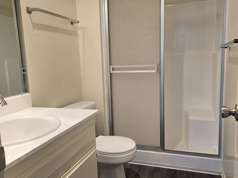 Valley House Apartments — Photo 7
