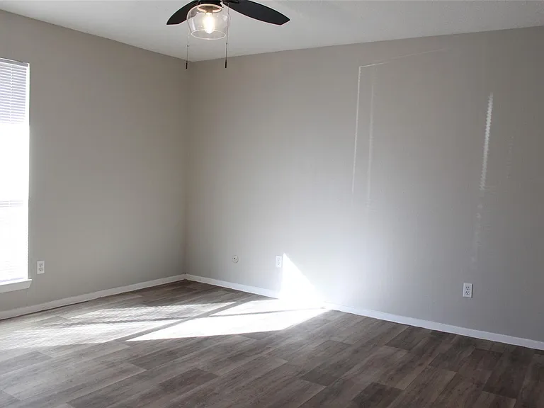 4406 Lost Lake Ln — Photo 18