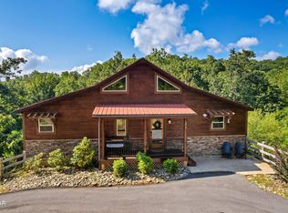 1017 Wiley Oakley Dr, Gatlinburg, TN 37738
