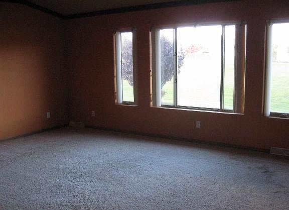 4th image of 1006 Day Lily Ct