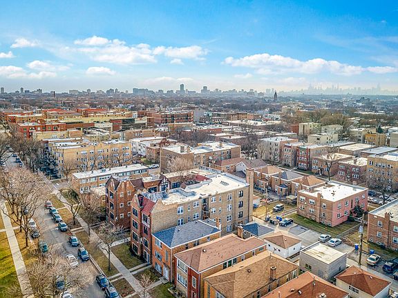 3rd image of 2613 W Berwyn Ave APT 2