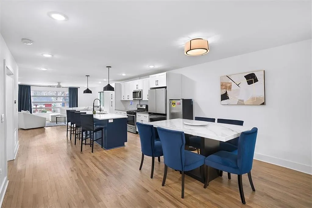 4 bed, 3.0 bath, 2284 sqft, $2,750 — Photo 3