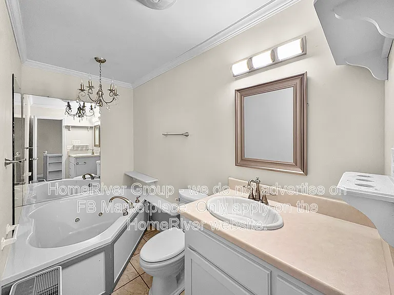 819 Asterwood Dr #B — Photo 11