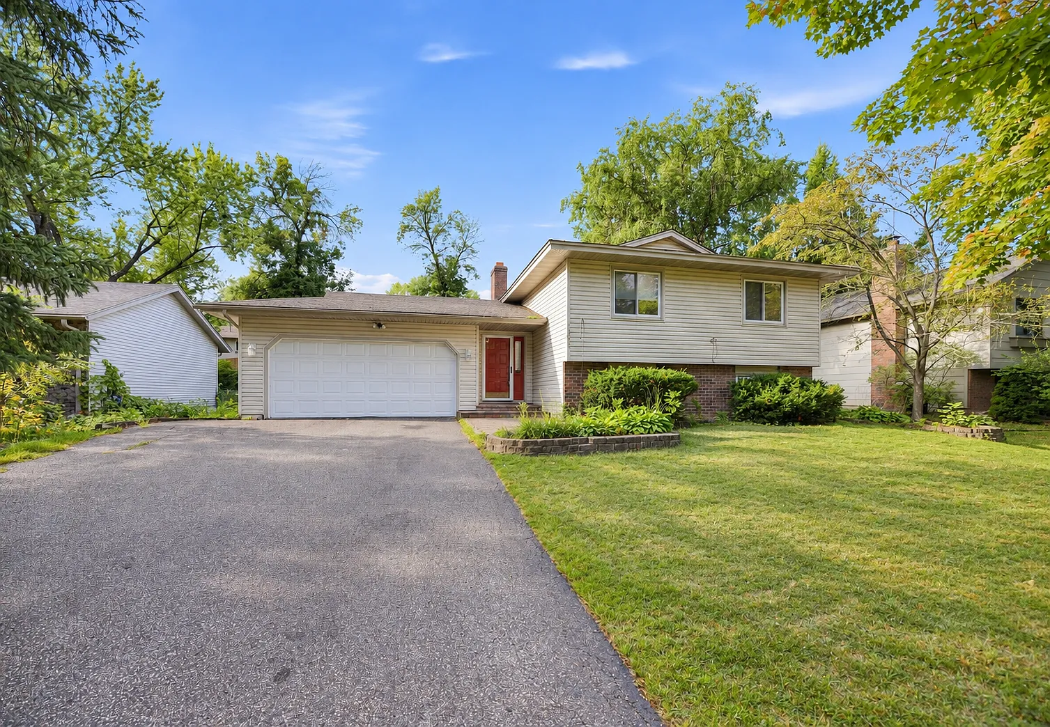 5 bed, 1860 sqft, $3,555 — Photo 1