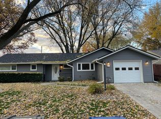 1417 Bellevue Ave, Bettendorf, IA