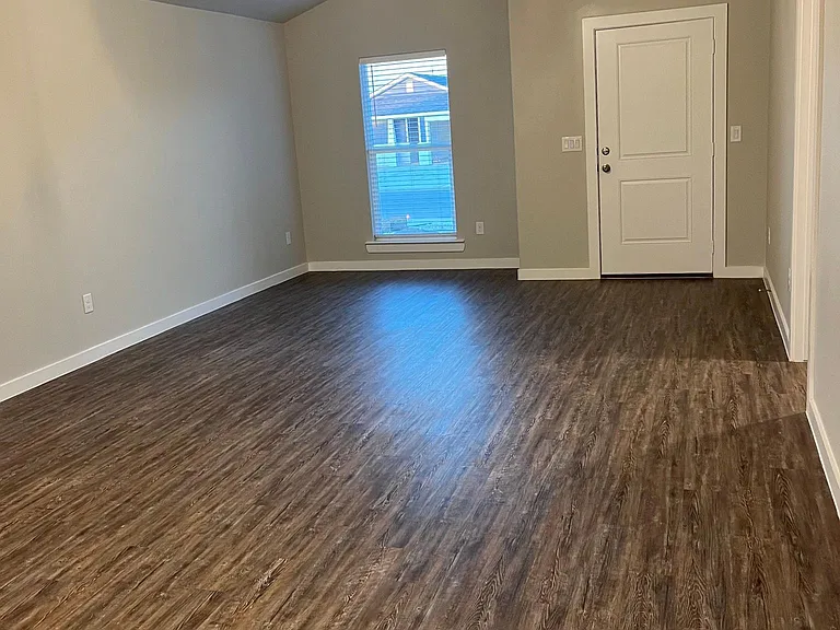 2911 Abbeville Ave — Photo 13