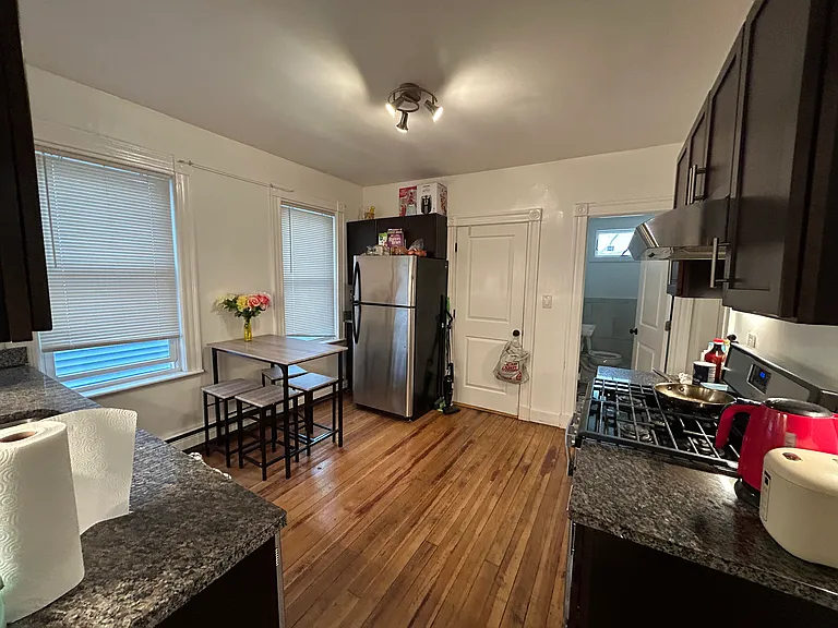 11 Harold St — Photo 2