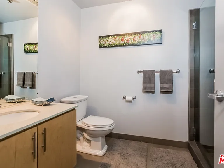 1130 S Flower St #416 — Photo 32