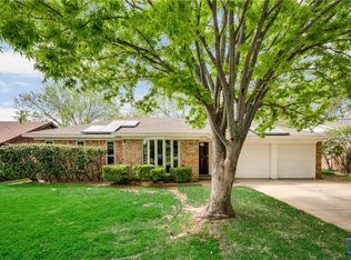 704 Spring Garden Dr, Bedford, TX 76021