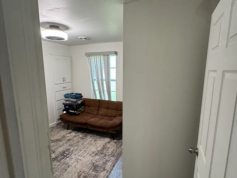220 W Williams St — Photo 17