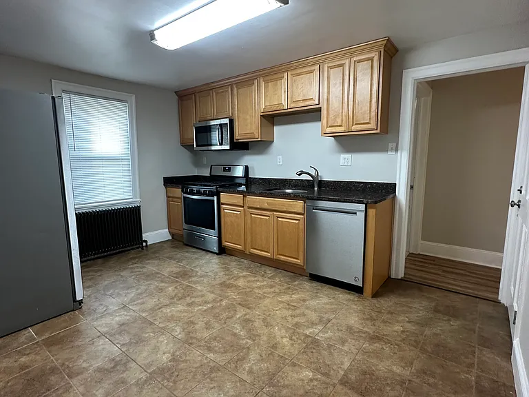 390 Easton Rd #5 — Photo 14