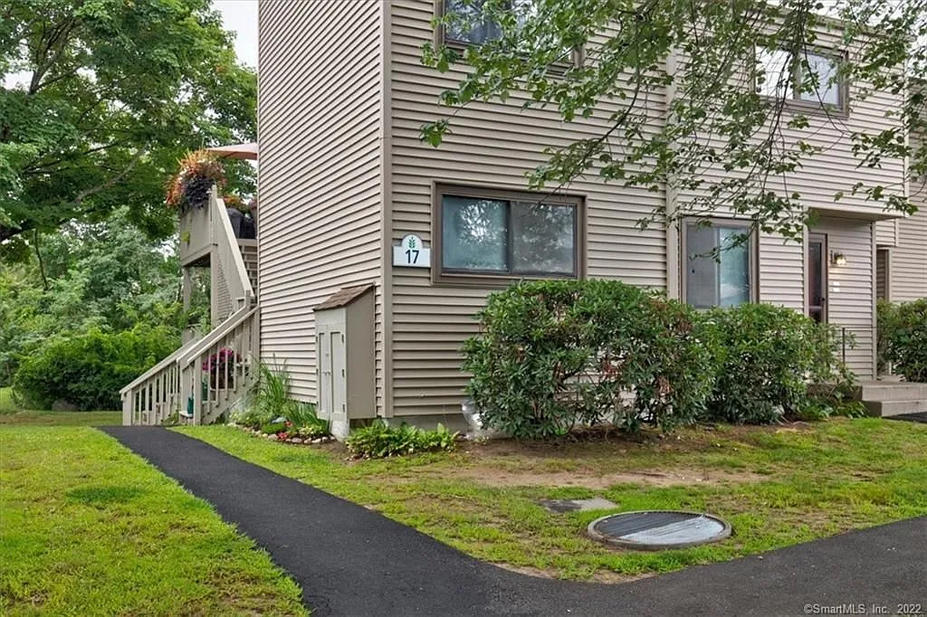2 bed, 1.0 bath, 899 sqft, $2,200 — Photo 1