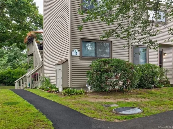 17 Greenbriar Dr APT A, Farmington, CT 06032
