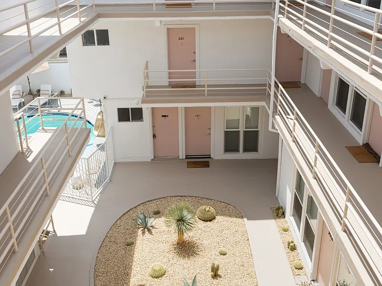 6871 Franklin Ave - Hollywood Cozmo — Photo 52