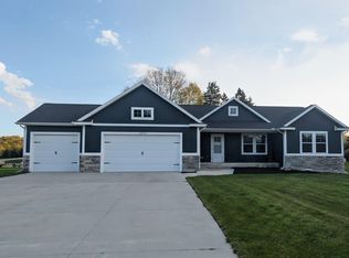 5418 Bauer Rd, Hudsonville, MI 49426
