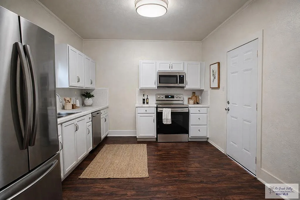 1 bed, 1.0 bath, 1092 sqft, $1,300 — Photo 4
