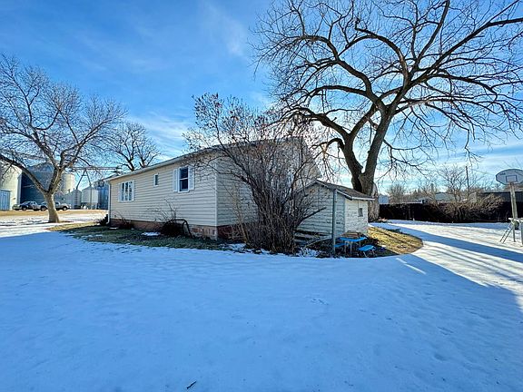 2nd image of 520 2nd Ave W