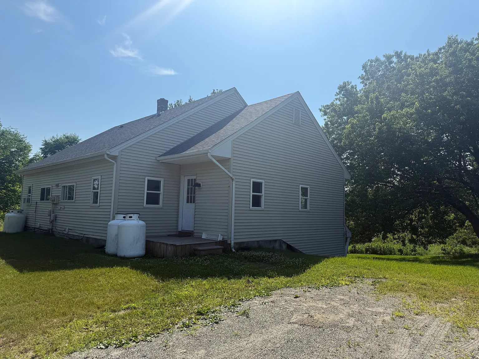 3 bed, 1600 sqft, $1,600 — Photo 1