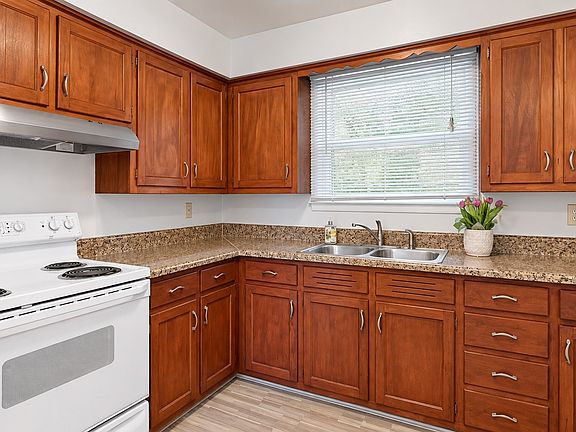 5th image of 4805 Foley Dr