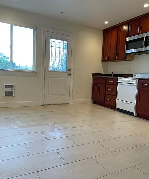 118A Holloway Ave — Photo 3