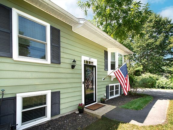 2nd image of 37 Pleasant St