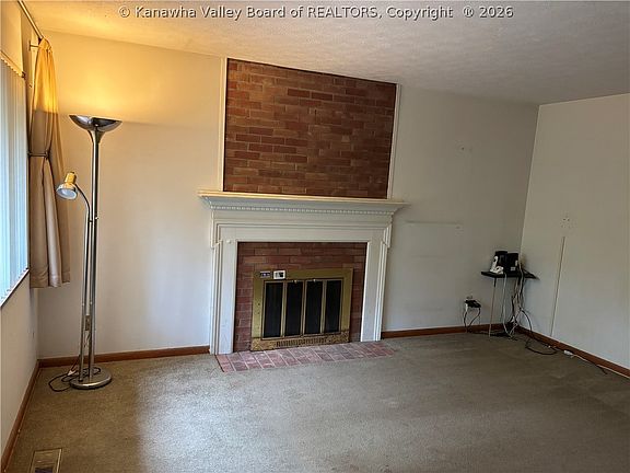 2nd image of 833 Daverton Rd