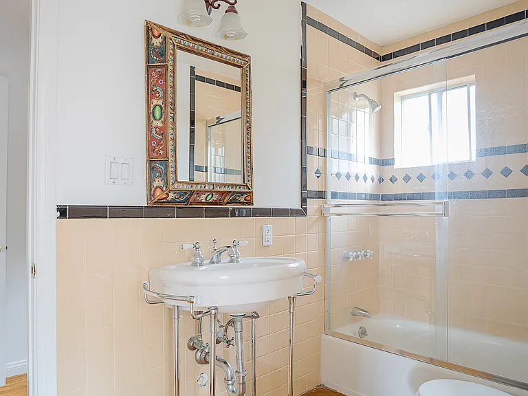 4018 Clayton Ave — Photo 15