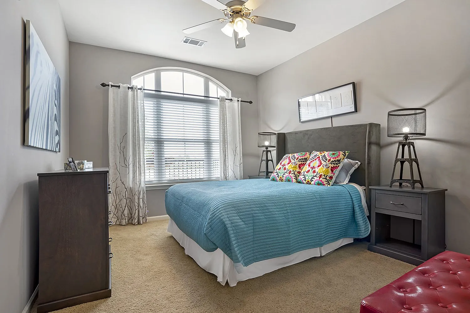 The Heights Apartments — Photo 4