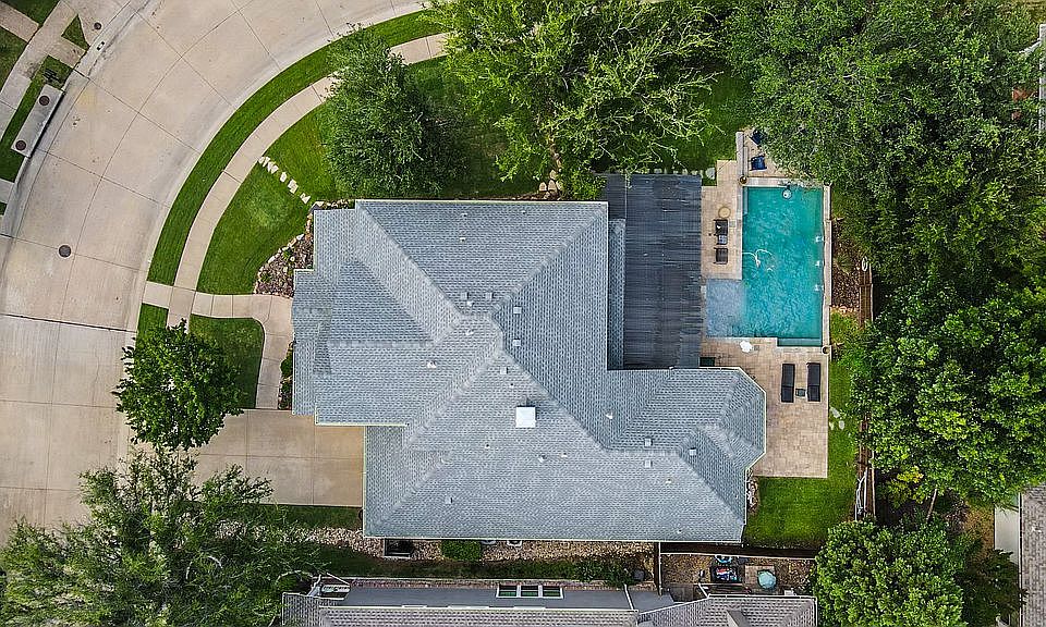 1st image of 812 Varsity Ln