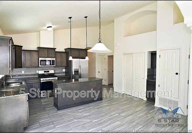 781 Croxdale St — Photo 11