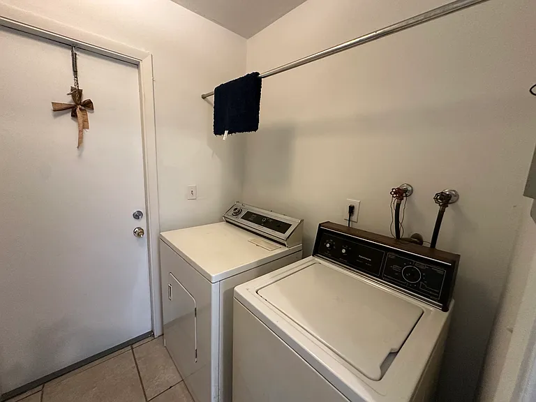 1864 W Gardenia Dr — Photo 7