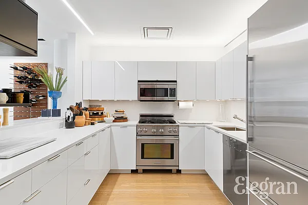 Sold by (Legacy) Elegran | media 4