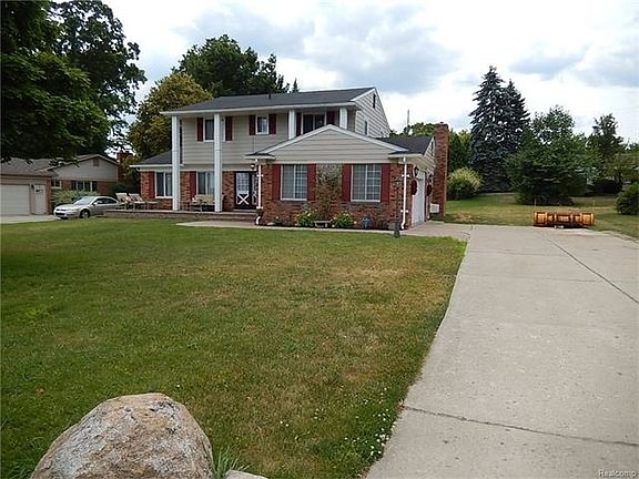 3rd image of 36617 Lansbury Ln