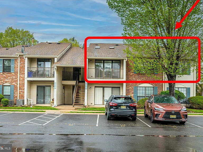 64 Taylor Dr — Photo 2