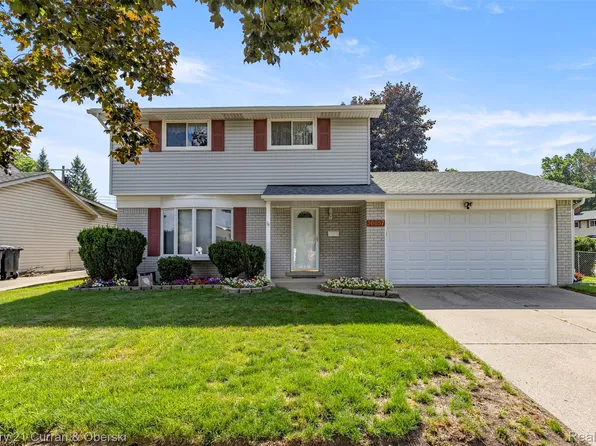 36657 Dowling St, Livonia, MI 48150