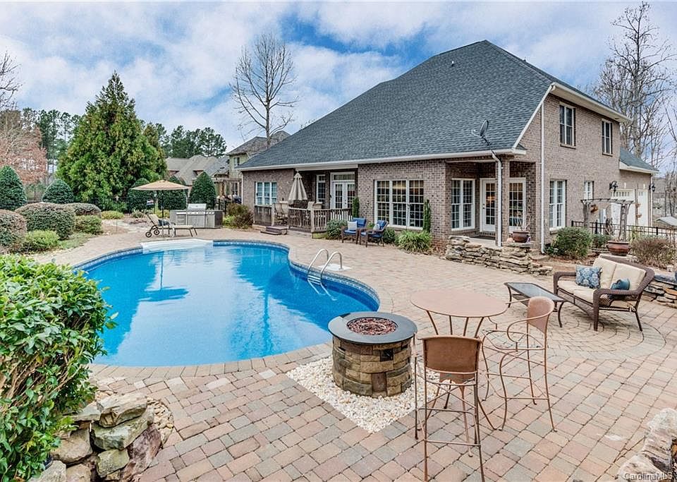 1st image of 334 Riverwood Rd #5