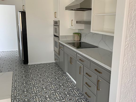 4th image of 3035 Byron St