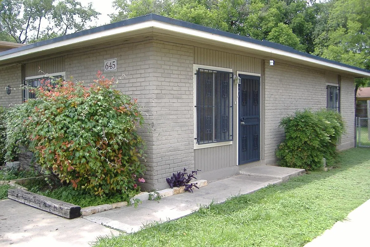 2 bed, 740 sqft, $825 — Photo 3