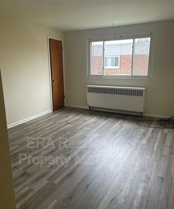 1st image of 4400 Rocky River Dr APT 208