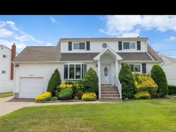 (undisclosed Address), West Babylon, NY 11704