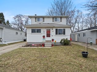 19926 Rensellor St, Livonia, MI 48152