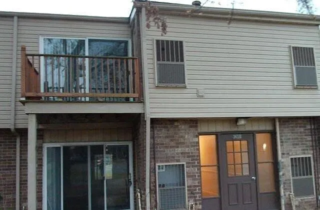 1 bed, 1.0 bath, 700 sqft, $900 — Photo 2