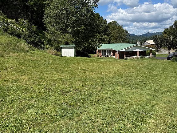 HUGE yard....side view with sunroom on left side