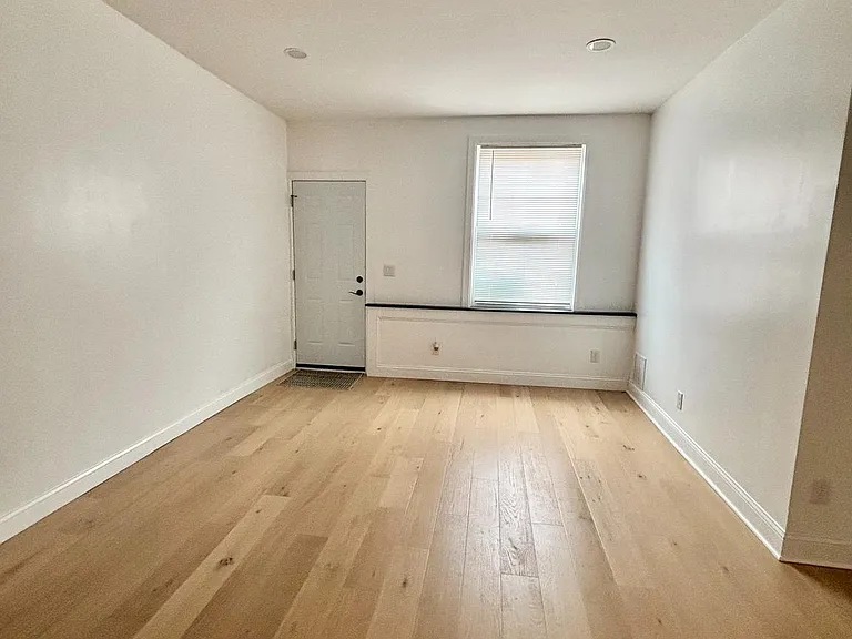 2070 E Lippincott St — Photo 2